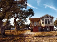 Cozy Riverfront Cottage-Casa Avecita @ SparrowBend
