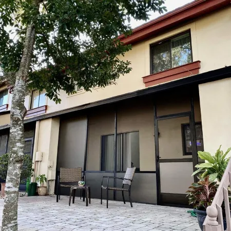 Newly remodeled modern townhouse -15 minutes from Honeymoon Island.