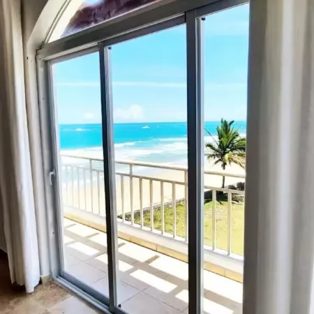 Refurbished BeachFront Penthouse - Music themed!