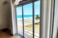 Refurbished BeachFront Penthouse - Music themed!