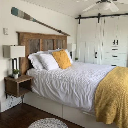 Cowibbean Cottage Uniquely situated over the ocean Отели в г. Коуичен Бэй