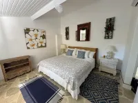 Exclusive house in Ilha with beach and sea view.