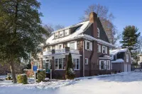 Inn-at-the-Brownstone,  only 3.3 miles to Hershey Park