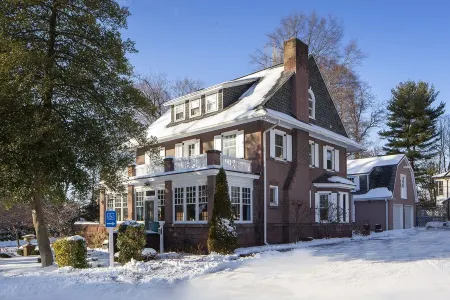 Inn-at-the-Brownstone,  only 3.3 miles to Hershey Park