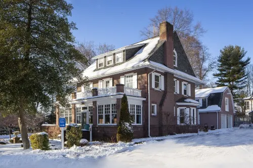 Inn-at-the-Brownstone, only 3.3 miles to Hershey Park