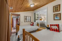 1 Level, 3 Master BRs,  4 BA,   Covered Porch!