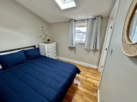 Beach Condo with a view! 3-bedroom with balcony porch! โรงแรมในHampton Beach