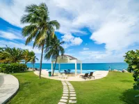 Luxury Waterfront 1/1 with Pool and Gym Hotels in Tower Isle