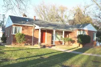 Cozy Brick-house With Spacious Backyard Hotels near Sky Zone Trampoline Park