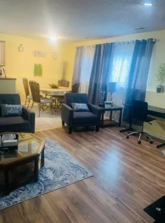 Luxury 2 bedroom rental place with a fireplace