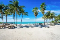 Key Colony Beach Newly Remodeled! Hotels in Key Colony Beach