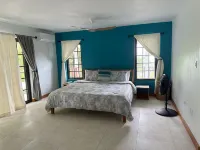 Family Friendly, centrally located - modern & spacious 2 bed 2 bath retreat. Hotels near Guana Island