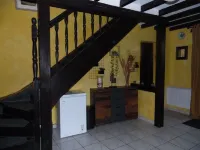 ENTIRE HOUSE 3 BEDROOMS. 5 people 145 € PER NIGHT WIFI SWIMMING POOL JACUZZI