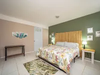 Garden Vacation w/ Outdoor Living Space and Kitchen, Large Rooms, King Size Beds