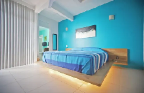 2 BR - Fast Internet, King beds, AC, Near beach w/Pool