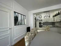 Le Gite de Jean Thevenin with free parking