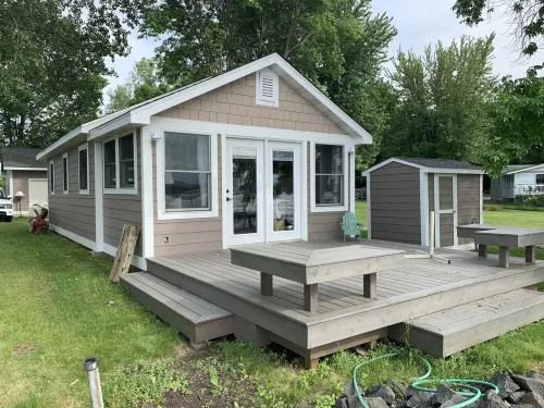 Sunset Point West facing cottage. Amazing spot RIGHT on the water!!!