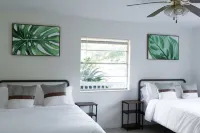 Family Home-Sleeps 20-On Beautiful 1-Acre Property