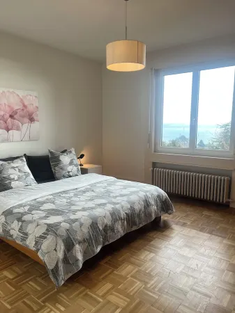 Nice Apartment, lake view, 3 bedrooms, Floor 1 Отели в г. Нёвшатель