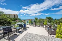 Estrella del Mar – Stylish Modern Villa, Walking Distance to the Beach.