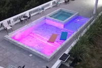 Hot Tub & Saltwater Pool- Scenic 2bedroom 2bath Island Castle Rentals