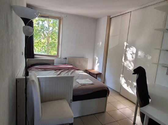 Apartment 15 minutes' walk from the town center