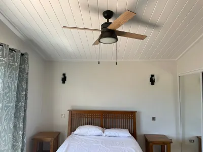 Beautiful 2BR and 2 en-suite bathroom with Marina and Sunset views Hôtels à : 