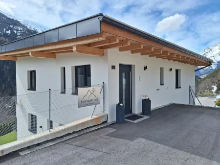 Gemütliche Ferienwohnung im Bergwaerts.tirol - Apart Gipfelblick Отели в г. Флис