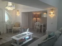 2 BDR APARTMENT 10 MINUTES WALK FROM THE BEACH
