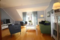 Holiday Schildknecht