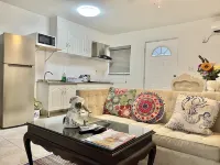 Lovely Apartment with King Size Bed in Venetian Road