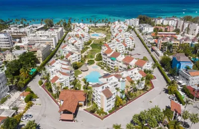 Playa Turquesa 3 BR oceanview, pools, high speed wifi
