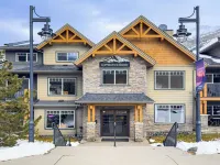 Cozy Rocky Mountain Getaway with Hot Tub! Pet Friendly & Newly Updated!