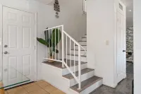 Children's Play Area Vacation House & 2 car Garage فنادق في لونغ بيتش