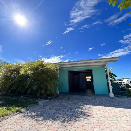 Bungalow oasis with lots of room