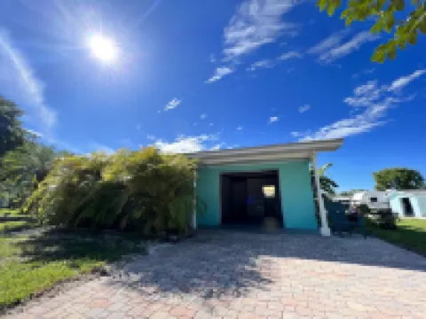 Bungalow oasis with lots of room