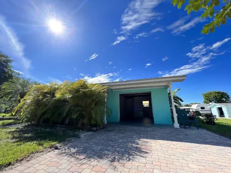 Bungalow oasis with lots of room