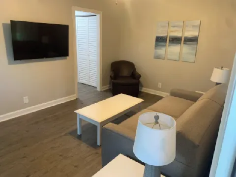 Cozy Downtown Retreat Near LakePoint Sports Center 鄰近Dellinger Park的酒店