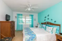 Newly renovated Oceanfront Townhouse with Stunning Views & Private Beach Access