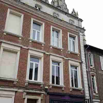 F1 hyper center at the foot of the cathedral Hotel Exterior