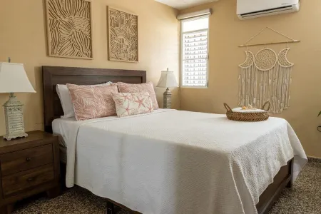 Breathtaking relaxing!! Easy Walk to the Beach,Very Private Pool Setting