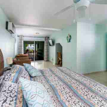Spacious Oceanfront Villa, private beach and water access, accommodates 12 Rooms