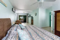 Spacious Oceanfront Villa, private beach and water access, accommodates 12