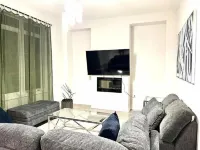 5 Beds Luxury Retreat at Wasaga Beach Hotels in Wasaga Beach