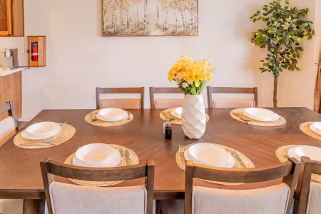 Valverde Oasis - 4BD Getaway near town center Отели рядом с достопримечательностью «River Walk»