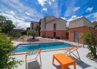 Contact Hôtel le Minervois - Hôtel & Restaurant Au Nord de Carcassonne - Pool