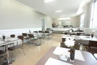 Real Hotel - Breakfast