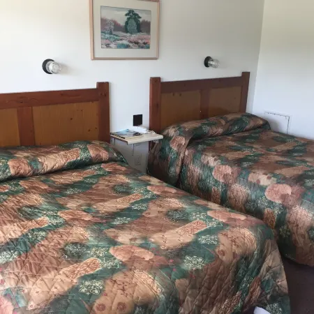 Pleasant Manor Motel