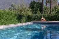 Ascona Lodge, Pool & Garden Retreat - Kolam Renang