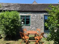 3 Home Farm South Hotels in Combpyne Rousdon